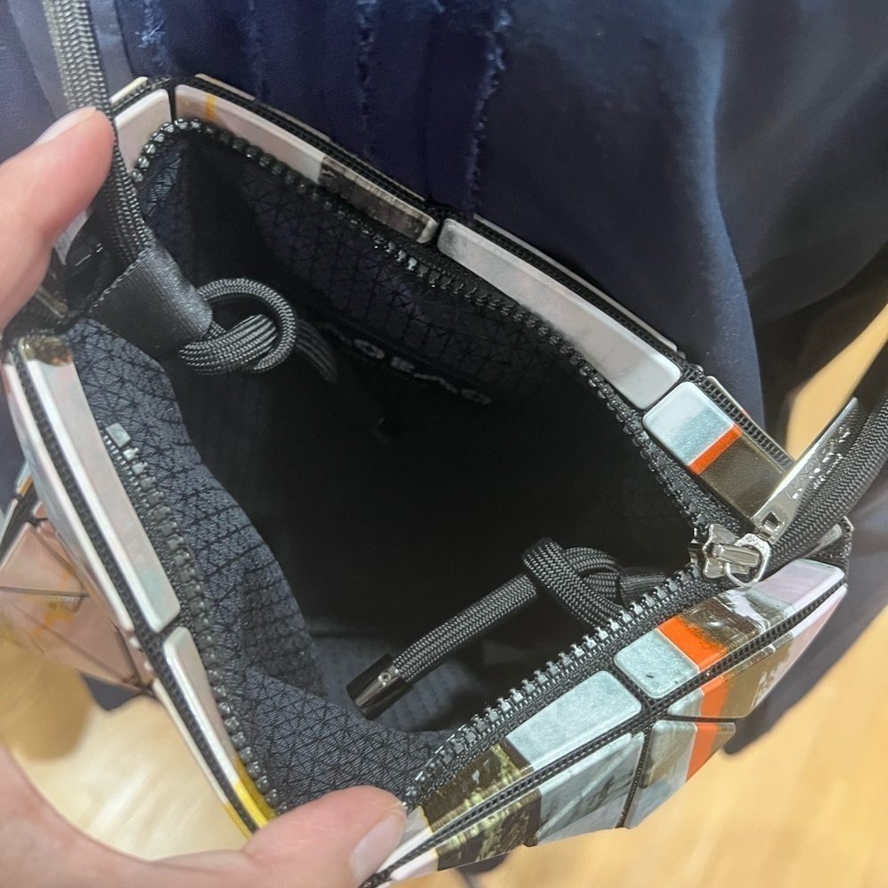 Gravity paint crossbody bao bao bag - Picture 7 of 8